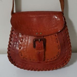 100% Mexican leather shoulder bag.